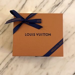 LOUIS VUITTON BOX & BOW